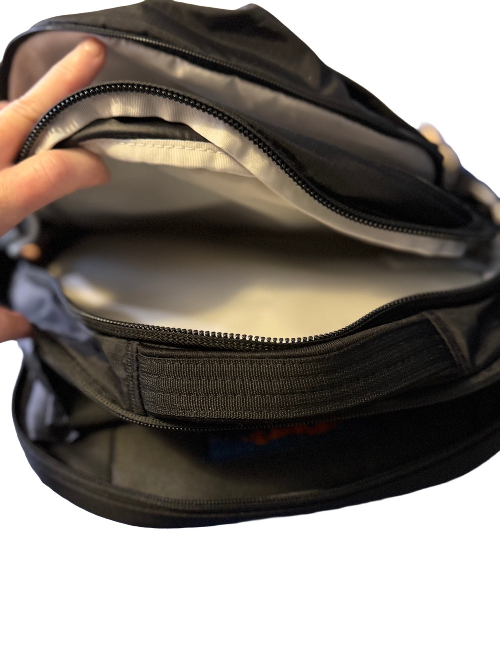 NEW The North Face Women's Surge Backpack, 12" x 6.5" x 19.5", Blk/Rose Gld - Picture 13 of 17
